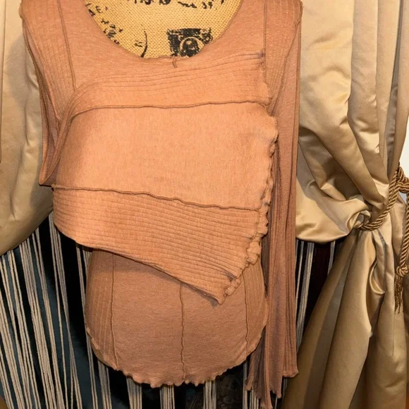 🍂FREE PEOPLE🍂CINNAMON BELL SLEEVE UNRHYMED TEE🍂 - Picture 6 of 12